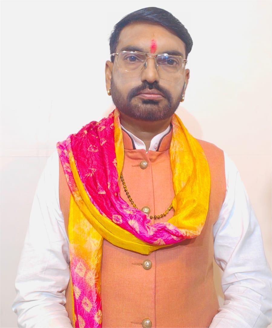 Famous Astrologer Mukesh Gaur